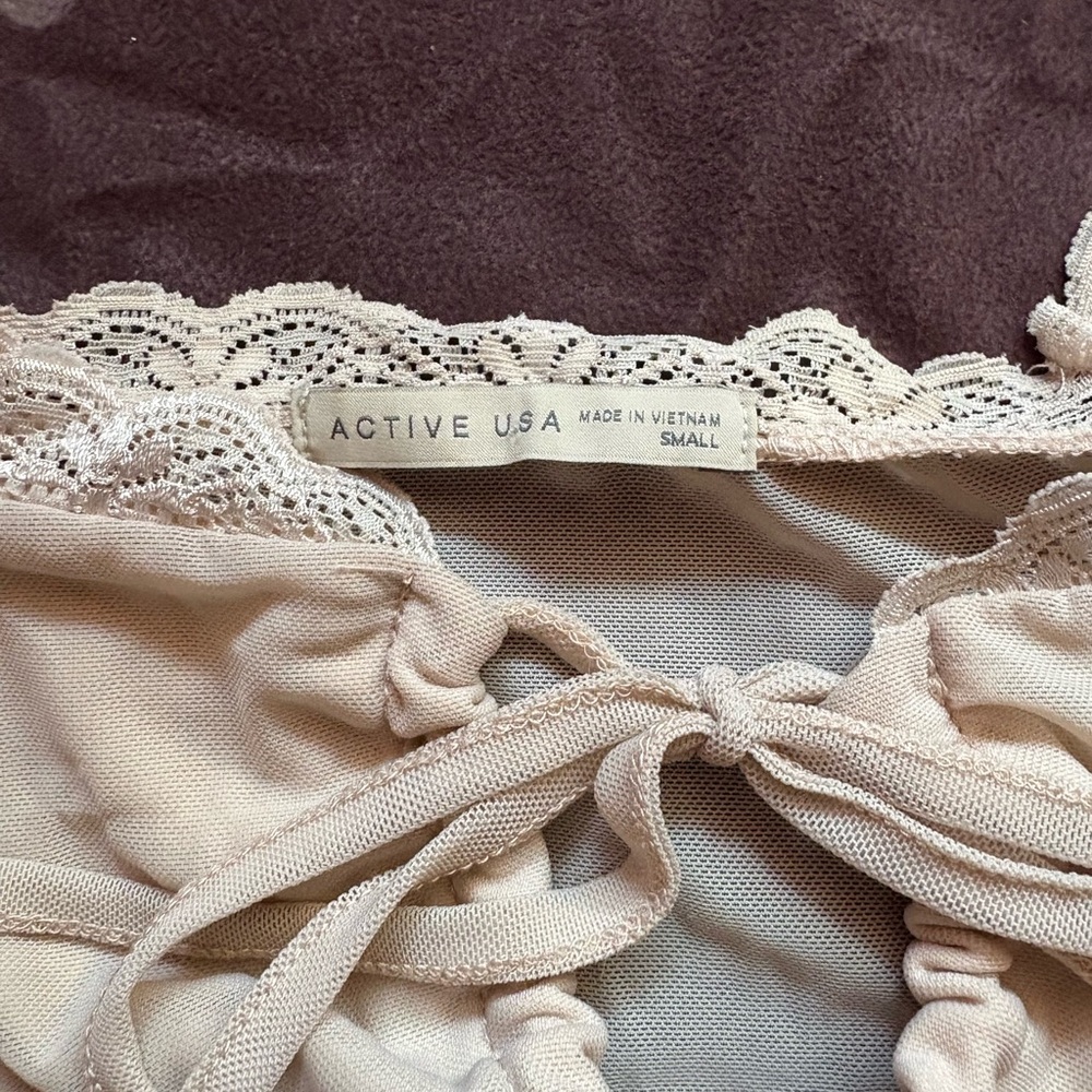 Beige Ruched Top with Lace Trim - Picture 5 of 6